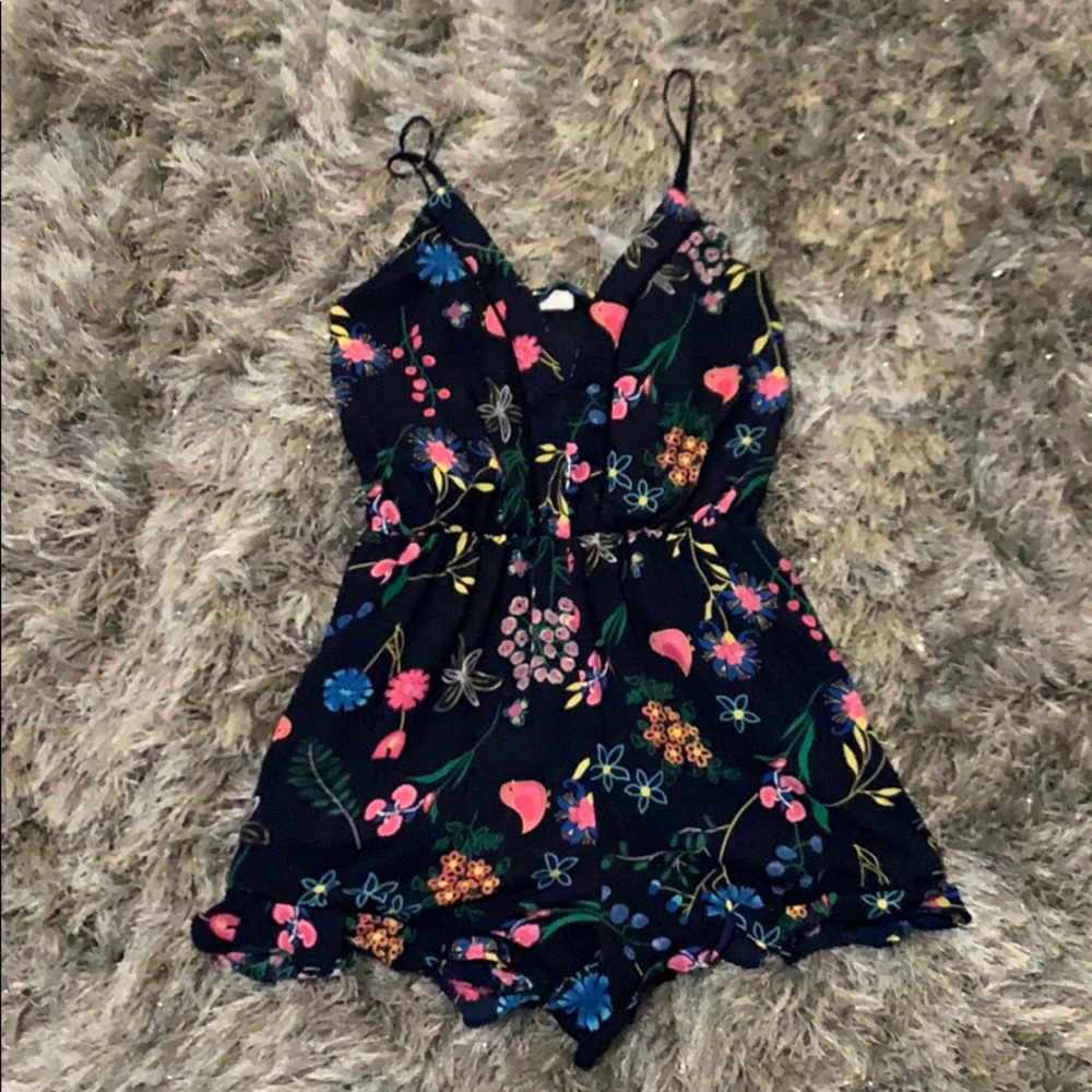 Super cute romper!
